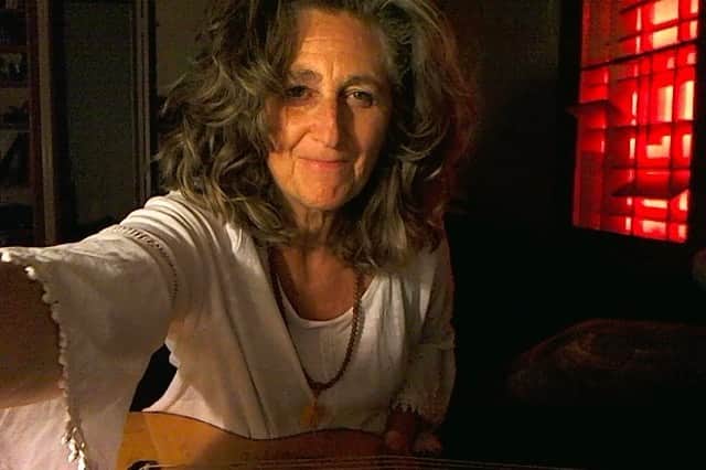 カーキ・キングのインスタグラム：「Today's passerelle model is someone who I have admired and looked up to since the beginning of my career, the super talented guitaring and singing @vickigenfan. This was a video she sent to me after trying out her passerelle for the very first time. I love how the laid back singing interacts with the bendynotes (technical term). Thank you Vicki and get your passerelle at 20% off this weekend with code Kaki20 at my webstore at the link in my bio--or kakiking dot com click shop. Snag a hoodie at 20% off too!」