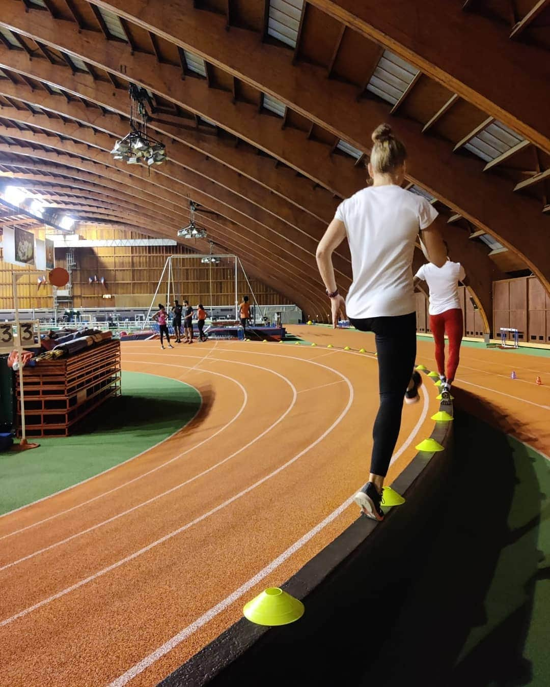 Amandine BROSSIERさんのインスタグラム写真 - (Amandine BROSSIERInstagram)「Fin d'un stage court mais intense à l'INSEP 🏃🏼‍♀️ Merci @ffathletisme pour ces conditions d'entraînement idéales 🙌🏻  📸 @emelineprrn x @laurinexailly  #stage #insep #paris #preparation #4x400m #team」11月29日 3時12分 - amandine.brossier