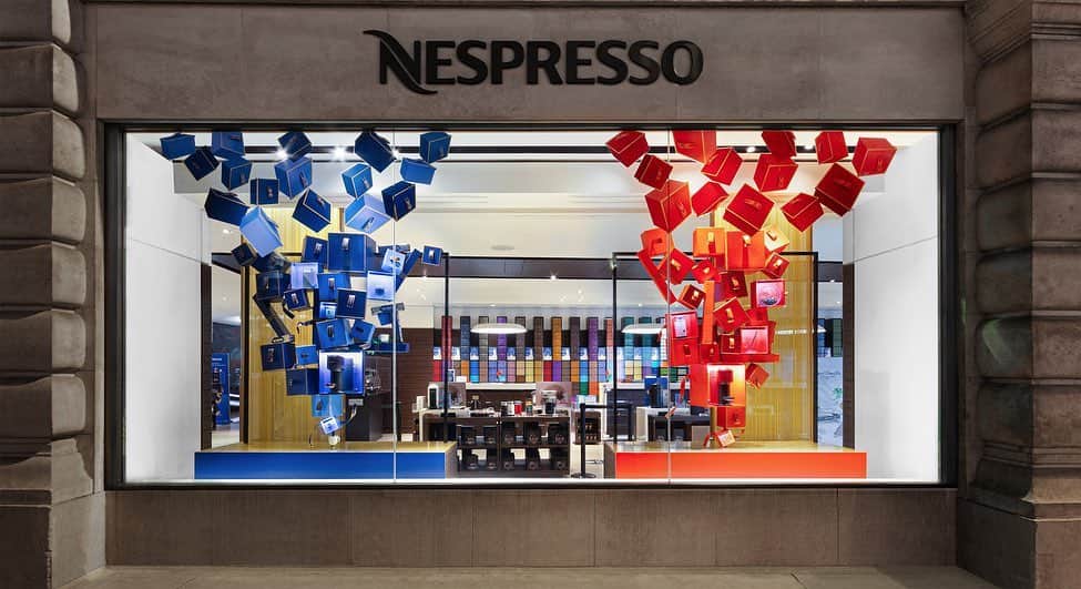 Nespressoさんのインスタグラム写真 - (NespressoInstagram)「It’s almost our favourite time of year!  Offer your loved ones the perfect gift. Come by our boutiques and discover Variations Italia our limited edition coffees inspired by authentic Italian tradition.  Swipe to see more details 👉🏻  Tag us in your boutique moments.  📍 London, UK  #Nespresso #CasaNespresso #NespressoWindows」11月29日 3時18分 - nespresso