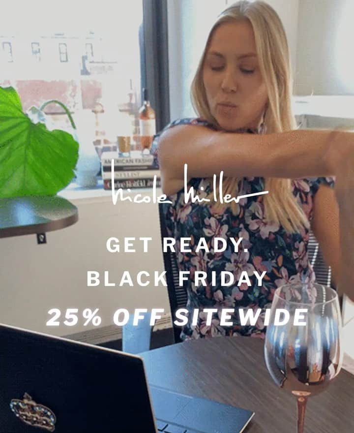 ニコールミラーのインスタグラム：「Don’t lose stamina- stretch it out and focus on 25% off site wide! #BlackFriday continues today! #sale #NMHoliday2020」