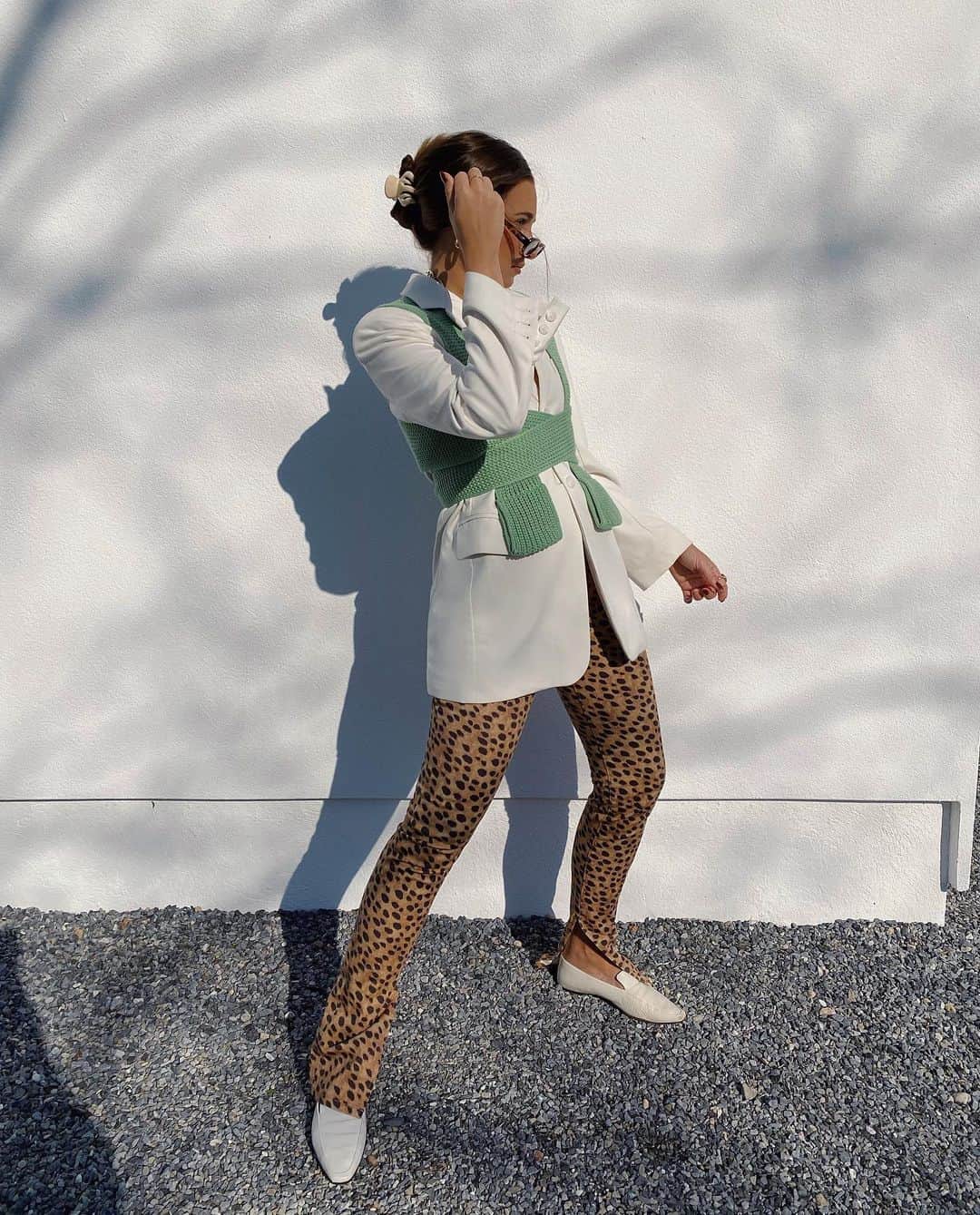We Wore Whatのインスタグラム：「When Instagram shows you a new way to wear your shirt 👔」