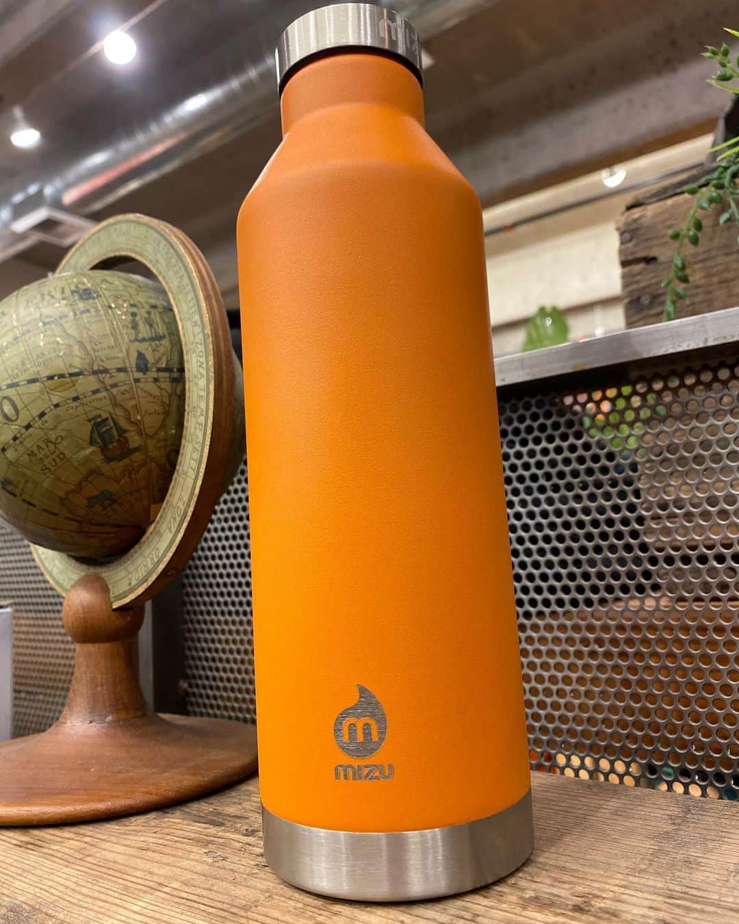 Poler Outdoor Stuffさんのインスタグラム写真 - (Poler Outdoor StuffInstagram)「Proper campsite drink-ware is a Poler staple. We teamed up with the experts at @mizulife to bring back our classic insulated water bottles and our best camp mugs yet! They’re a tad big for stockings, but that’s why they call ‘em, “stuffers!” #campvibes #giftvibes」11月29日 3時33分 - polerportland