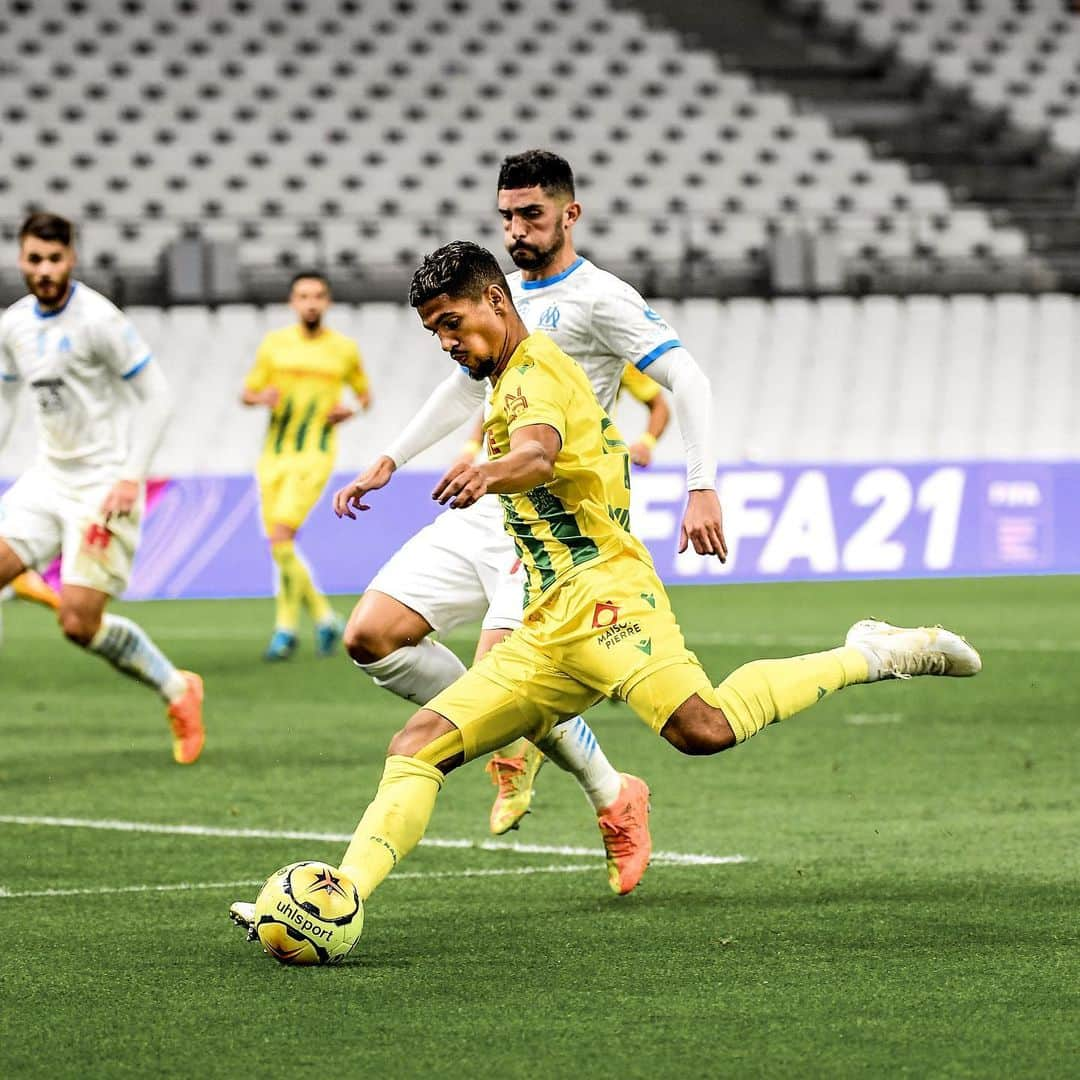 リーグ・アンさんのインスタグラム写真 - (リーグ・アンInstagram)「L’OM enchaine une 4e victoire de suite en @ligue1ubereats ! 👏 . @olympiquedemarseille 🆚  @fcnantes (3-1) . OM record their fourth straight win in Ligue 1 Uber Eats . #Marseille #OM #Nantes #FCN #Ligue1UberEats」11月29日 3時36分 - ligue1ubereats