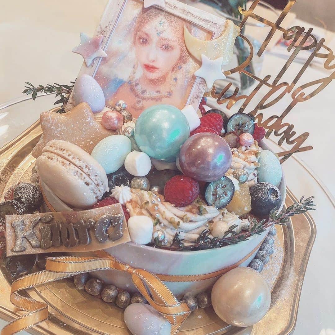 清水彩子のインスタグラム：「とっても可愛いケーキ🎂❤️@juli_sasa   #ケーキ #お誕生日」