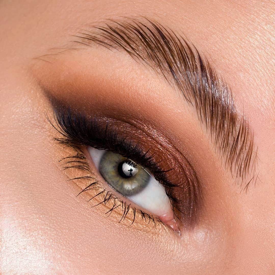 Anastasia Beverly Hillsさんのインスタグラム写真 - (Anastasia Beverly HillsInstagram)「🤎 Fall tones 🍂 @daria.z_makeup created this beautiful fall look with Soft Glam and Clear Brow Gel 🤎  30% off Brow and Palettes now on anastasiabeverlyhills.com ❤️   #anastasiabeverlyhills #anastasiabrows」11月29日 3時53分 - anastasiabeverlyhills