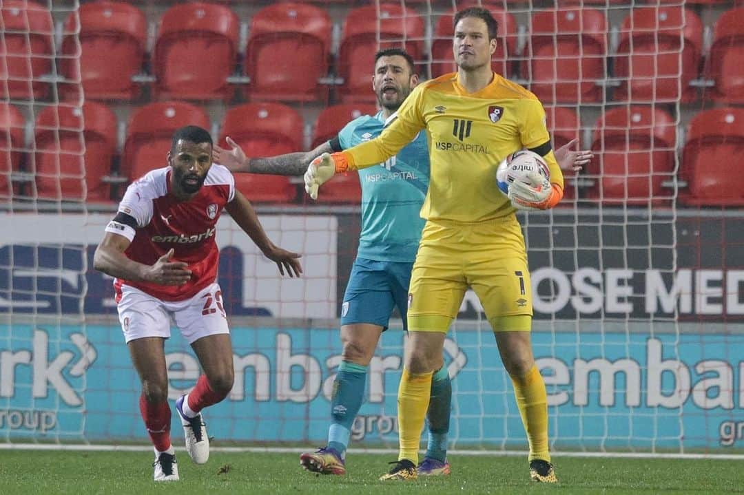 アスミル・ベゴヴィッチさんのインスタグラム写真 - (アスミル・ベゴヴィッチInstagram)「Another point on the board. Another big game on Tuesday. @officialafcb @ab1gk ⚽️🆎🧤🍒」11月29日 4時03分 - asmir1