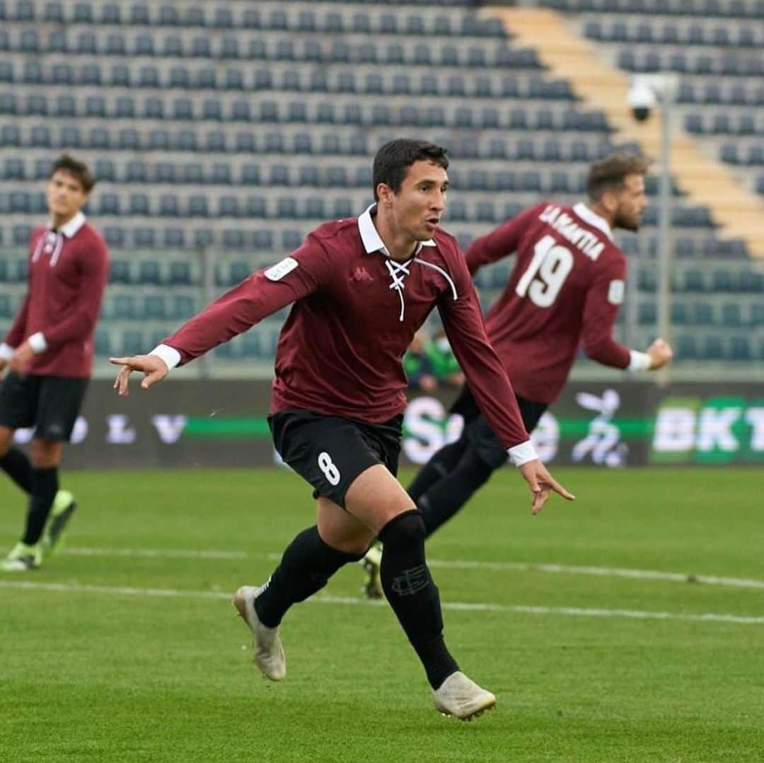 リデル・マトス・サントスのインスタグラム：「🇮🇹 Felice di aver segnato un gol con la maglietta per celebrare il centenario dell’ @empoli_fc_official  🇧🇷 Feliz para ter feito um gol vestindo a camiseta para comemorar o centenário do @empoli_fc_official  #EmpoliVicenza #Goal #Futebol」