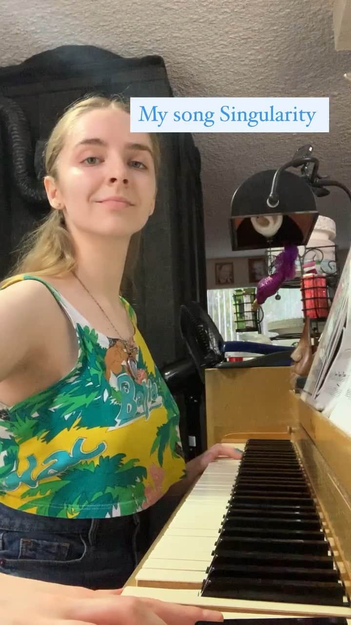 のインスタグラム：「Did ya know that it’s decidable? I can choose to be undefinable - Singularity  * * * #Singularity #songwriter #piano」