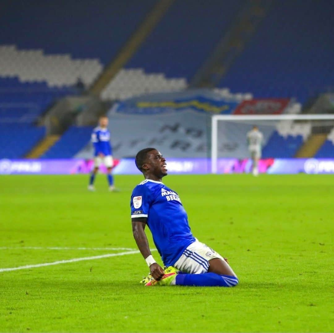 セイ・オジョさんのインスタグラム写真 - (セイ・オジョInstagram)「Special mention to @markharris7 on your 1st goal for @CardiffCityFC.⚽️🅰️ R.I.P Maradona #10」11月29日 4時21分 - sheyiojo