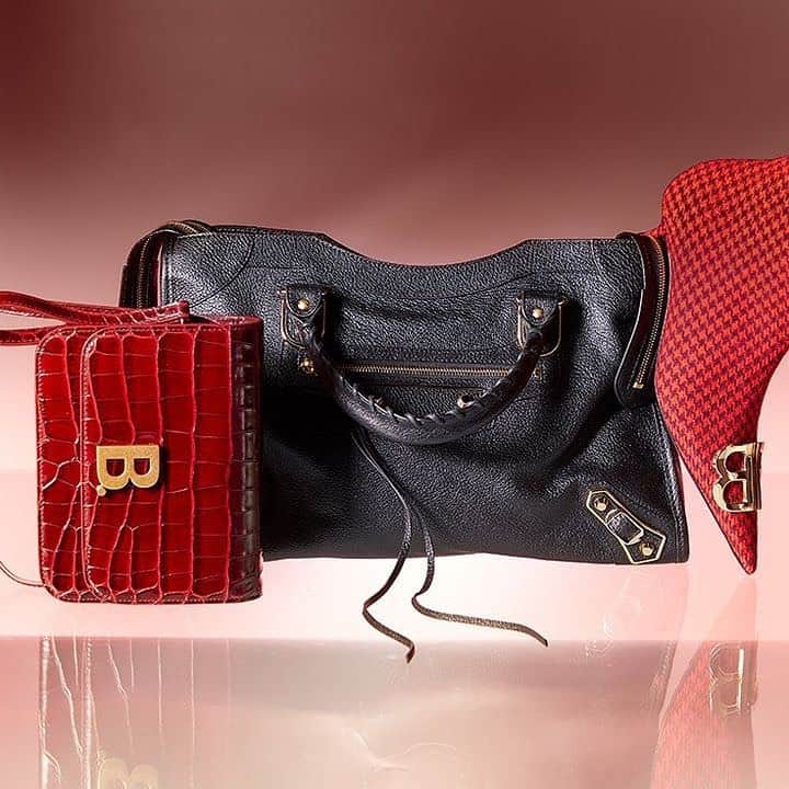 GILTのインスタグラム：「#Balenciaga is here with $1,499 City Bags. A word of advice? Don’t wait. Tap to shop.」