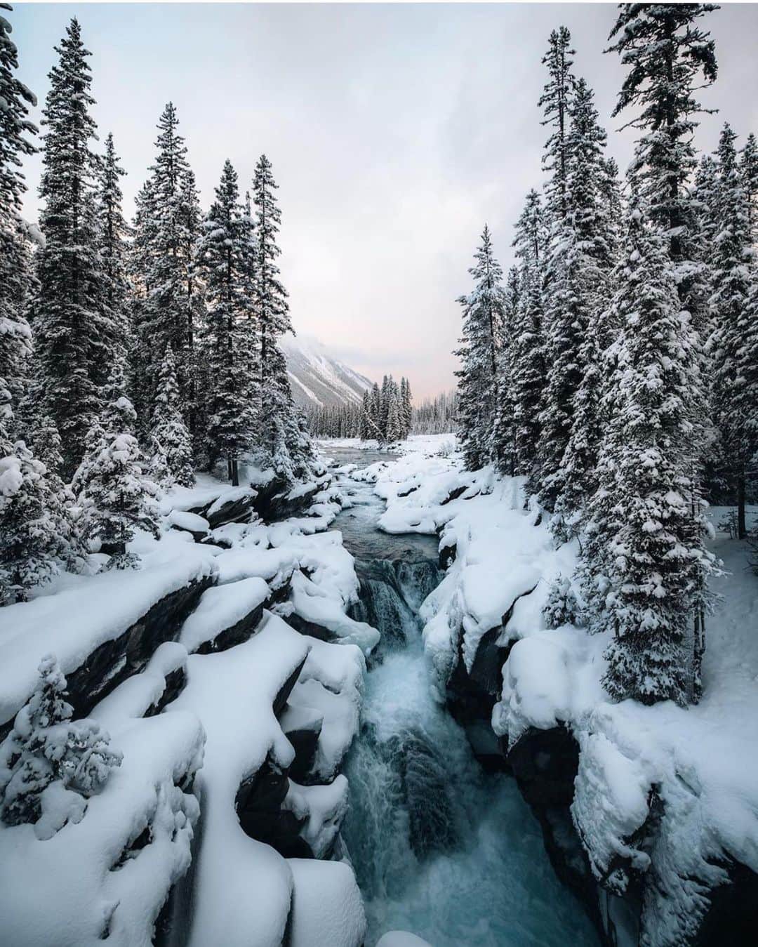 FOLKのインスタグラム：「Winter vibes by @scottcbakken」