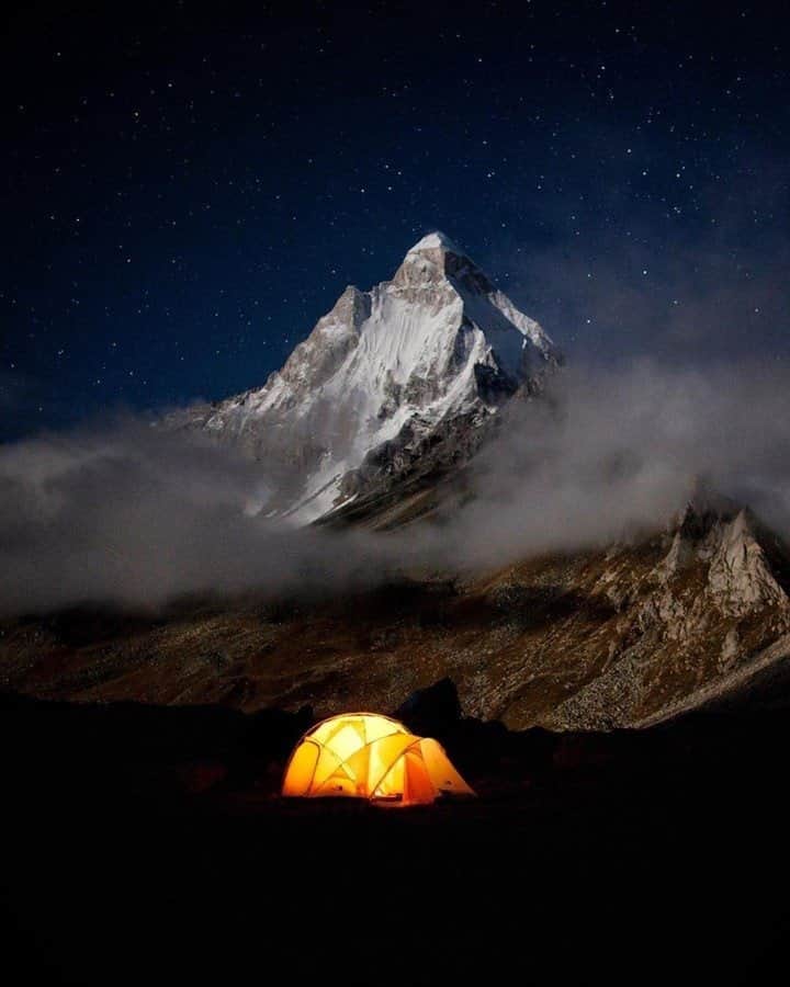 ナショナルジオグラフィックさんのインスタグラム写真 - (ナショナルジオグラフィックInstagram)「Photo by @jimmychin / Tapovan base camp, under Shivling mountain, in the Garwhal Himalaya. For more images of the last wild places on Earth, follow @jimmychin.」11月29日 4時36分 - natgeo