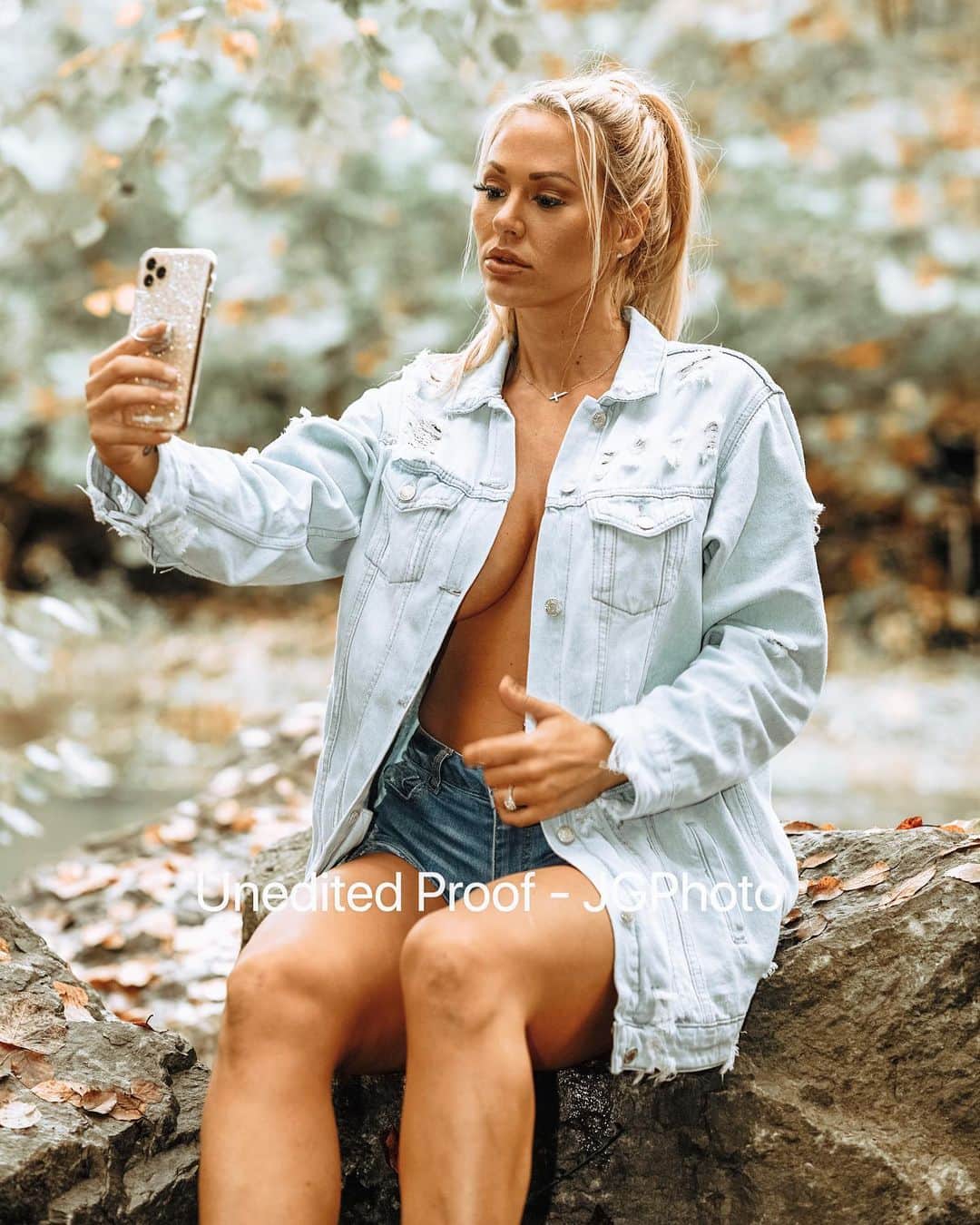 Kindly Myersのインスタグラム：「But first... let me take a selfie. #bts from my last shoot with @jimmygfoto」