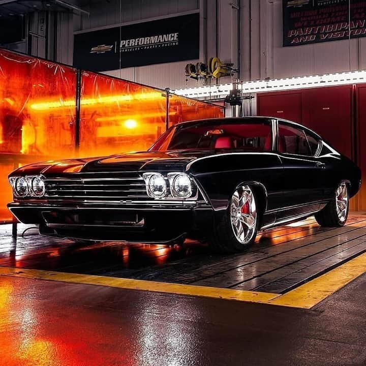 Classics Dailyさんのインスタグラム写真 - (Classics DailyInstagram)「#ClassicsFeature _____ @chevroletperformance built Chevelle for the SEMA show a few years back. _____ #classiccar #musclecar #hotrod #protouring #prostreet #restomod #classicsdaily #streetrod #streetcar #customcar #hotrods #streetrods #chevrolet #chevelle」11月29日 5時00分 - classicsdaily