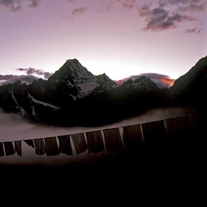 thephotosocietyさんのインスタグラム写真 - (thephotosocietyInstagram)「Photo by @tommy.heinrich //During the calm sunset, Buddhist prayer flags peacefully dance with the breeze, they move in waves sowing blessings over Cholatse's base camp, protecting those who rest and those who ascend the high mountain slopes.  Durante el calmo atardecer, las banderas oratorios budistas danzan pacíficamente con la brisa, se mueven en olas sembrando bendiciones sobre el campo base del Monte Cholatse, protegiendo a quienes descansan y a quienes ascienden a lo alto de la montaña.  #khumbu #cholatse #solo #nepal #mountaineering #adventure #aventura #inspiración #motivacion #conferencias #nikonargentinaoficial   Tags @natgeo @thephotosociety @nikonargentinaoficial」11月29日 5時21分 - thephotosociety