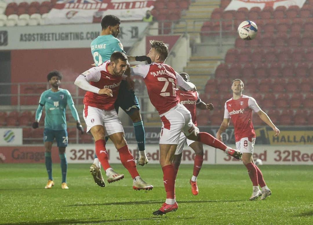 ドミニク・ソランケさんのインスタグラム写真 - (ドミニク・ソランケInstagram)「Tough game today, but a point on the road and we move onto Tuesday. Another goal ⚽️🙏🏾.」11月29日 5時20分 - solanke