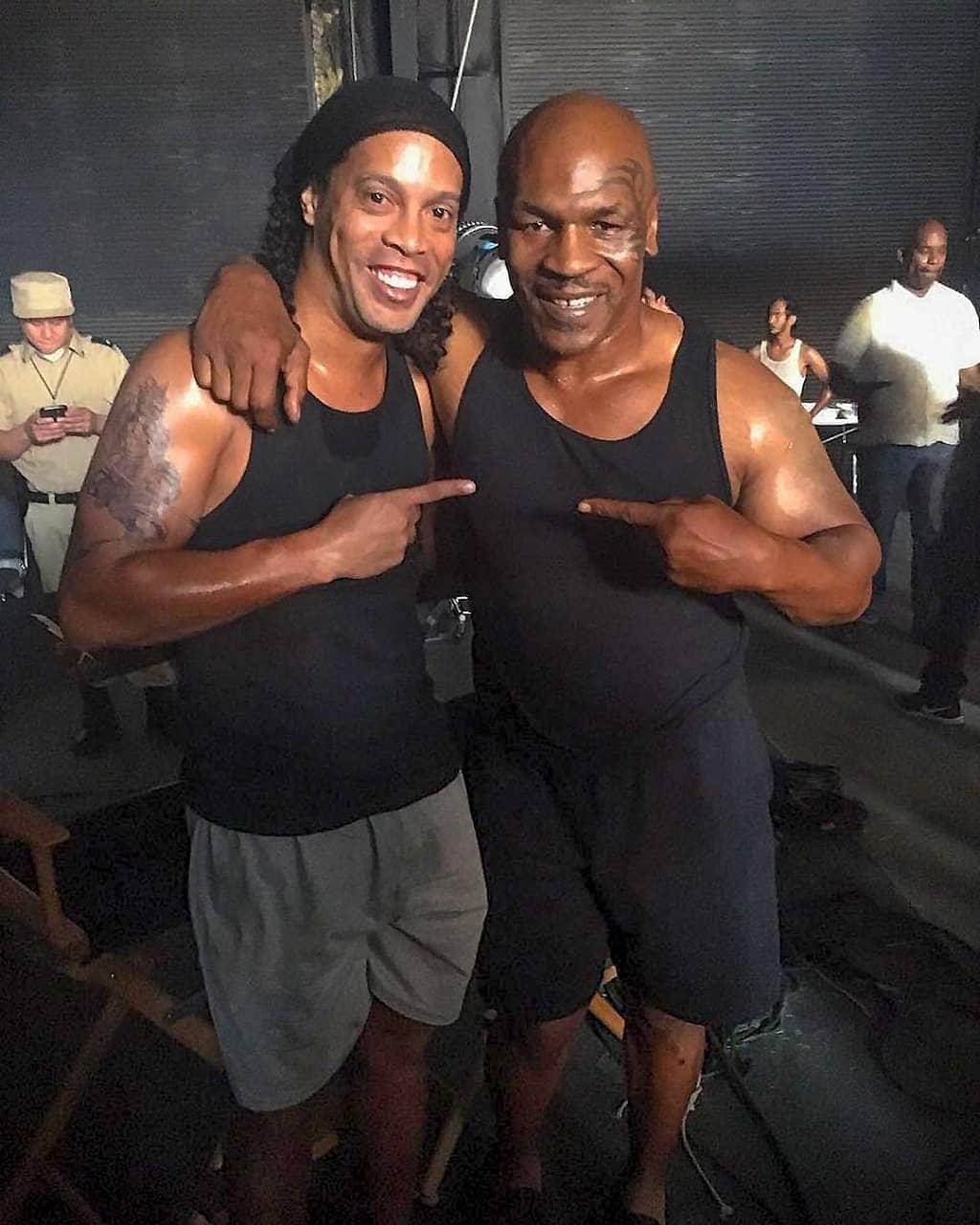 ロナウジーニョさんのインスタグラム写真 - (ロナウジーニョInstagram)「Boa sorte lenda!!! Vai ser fantástico te ver no ringue novamente 🤙🏾 @miketyson」11月29日 5時30分 - ronaldinho