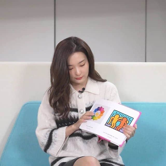 スルギさんのインスタグラム写真 - (スルギInstagram)「[ARTICLE] 201127 Book Live Magazine - Art Interpreted By Red Velvet Seulgi, Love-Happiness-Sleep  "Through this book, readers will feel as if they were gifted a song through song lyric-like sentences written by Seulgi."」11月29日 5時44分 - kristiandawal29