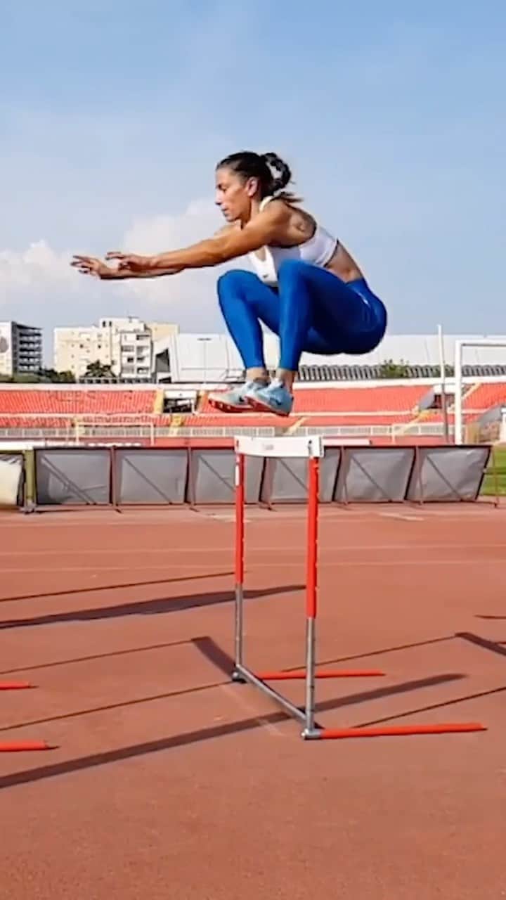 レッドブルのインスタグラム：「brb just researching how to get power legs like this 🚀  🏃‍♀️: @ivanaspanovic  #redbull #givesyouwiiings #athletics #jumping #fitness」