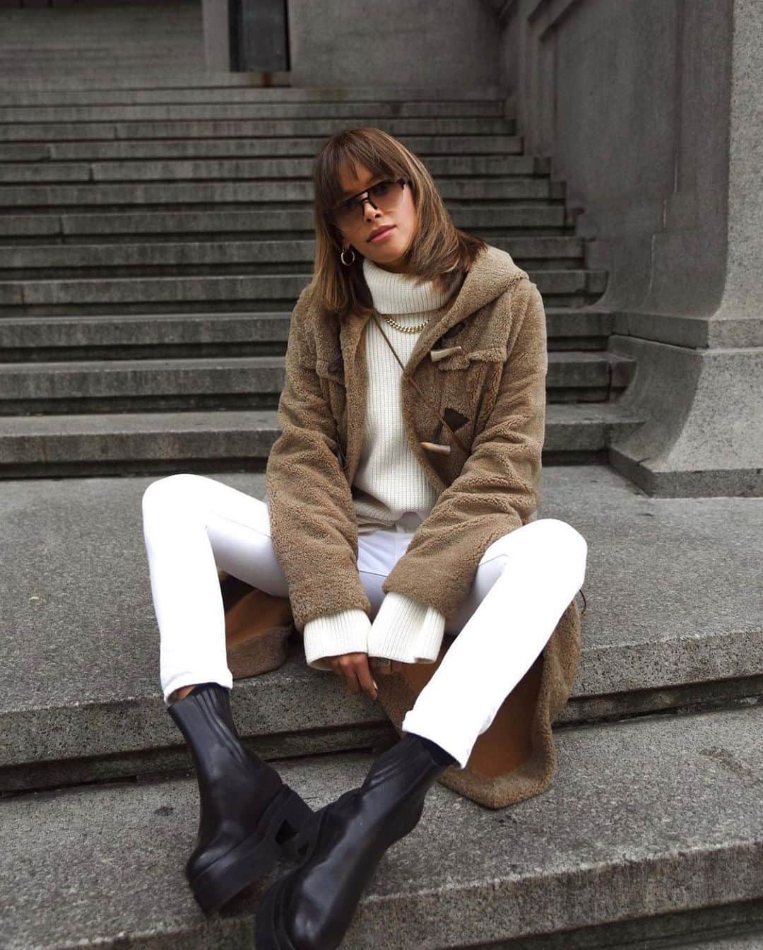 ハドソンのインスタグラム：「Take note, this is how to wear white in the winter.」