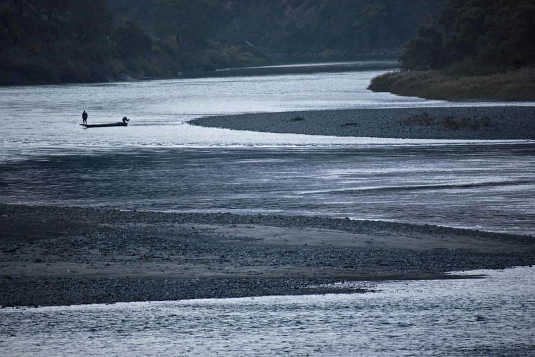 Michael Yamashitaさんのインスタグラム写真 - (Michael YamashitaInstagram)「On the Path of Poets - it was the rainy season when Matsuo  Basho  crossed the Mogami:   gathering the rains of the wet season — swift the Mogami River  From his journal, “The Narrow Road to the Deep North” (Oku no Hosomichi). #mogamiriver #haiku #haikupoem #matsuobasho #basho #thenarrowroadtothedeepnorth #yamagata #okunohosomichi」11月29日 5時54分 - yamashitaphoto