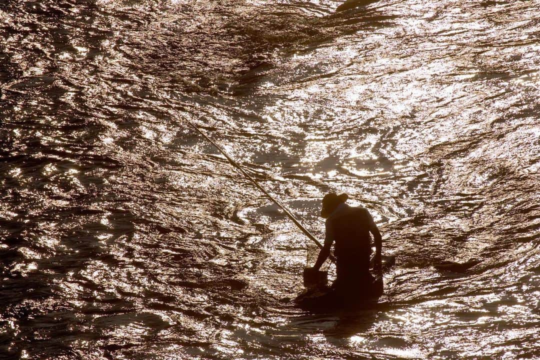 Michael Yamashitaさんのインスタグラム写真 - (Michael YamashitaInstagram)「On the Path of Poets - it was the rainy season when Matsuo  Basho  crossed the Mogami:   gathering the rains of the wet season — swift the Mogami River  From his journal, “The Narrow Road to the Deep North” (Oku no Hosomichi). #mogamiriver #haiku #haikupoem #matsuobasho #basho #thenarrowroadtothedeepnorth #yamagata #okunohosomichi」11月29日 5時54分 - yamashitaphoto