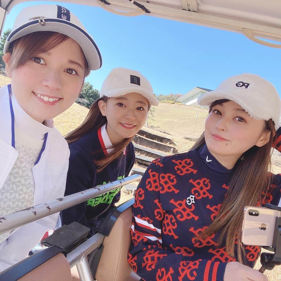 奥山夏織さんのインスタグラム写真 - (奥山夏織Instagram)「@narumikajimoto  と @saoriiinu918  とゴルフに行ってきました🏌️‍♀️✨ #佐野ゴルフクラブ  でスコアは本当にやばかったです😂笑 楽しかったのでヨシとします笑 ・・・ #ゴルフウェア #ゴルフウェアコーデ #golf #golf女子 #golfcoordinate #golfwear #ゴルフ女子 #ゴルフ女子コーデ #ゴルフ#ゴルフ日和 #ゴルフ好きな人と繋がりたい #🏌️‍♂️‍♀️ #⛳️ #ちゃぉりgolf #インスタゴルフ #インスタゴルフ女子」11月29日 6時15分 - okuyama_kaori