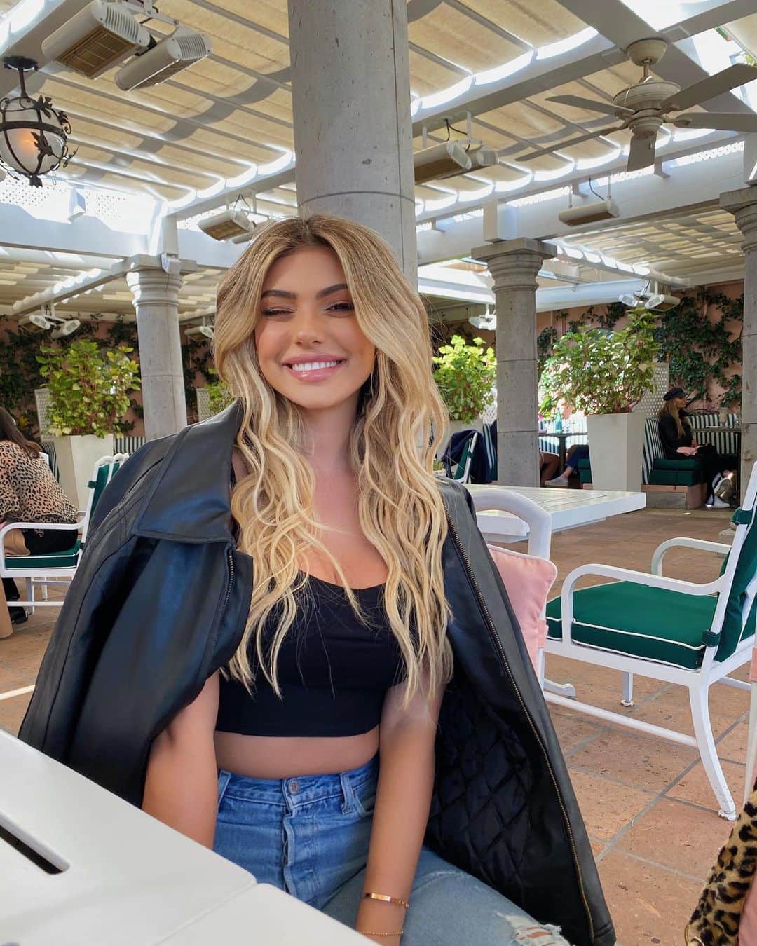 ケルシーのインスタグラム：「i get everything i want cause i attract itttt」