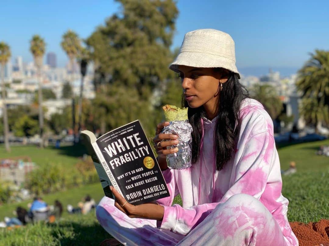 グレースマハリーのインスタグラム：「Getting into Bay Area things this Saturday 🌯   ** I’ve had reservations about reading this book, brb for discussion once I finish it」