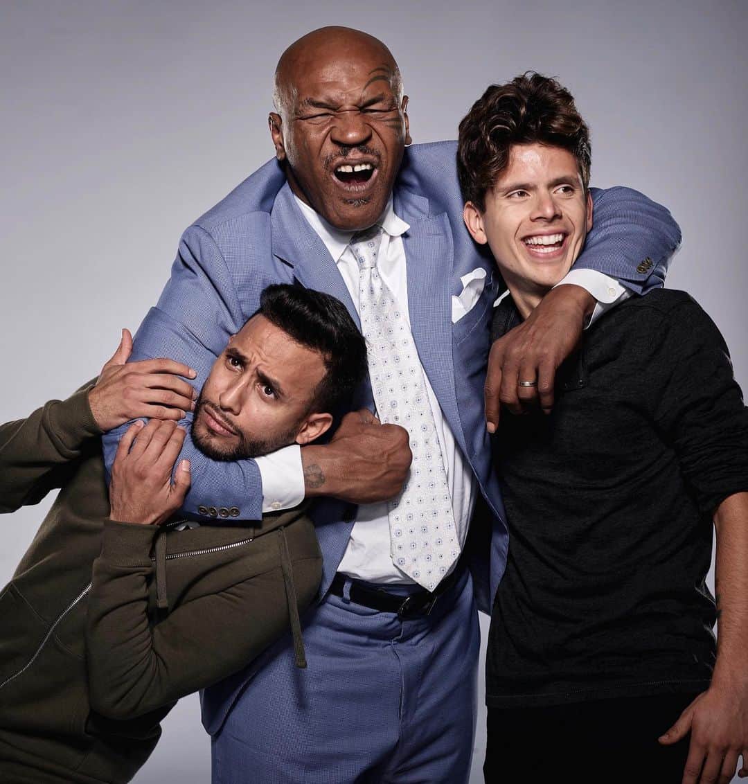 Anwar Jibawiのインスタグラム：「Good luck tonight champ @miketyson 🤜🏽」