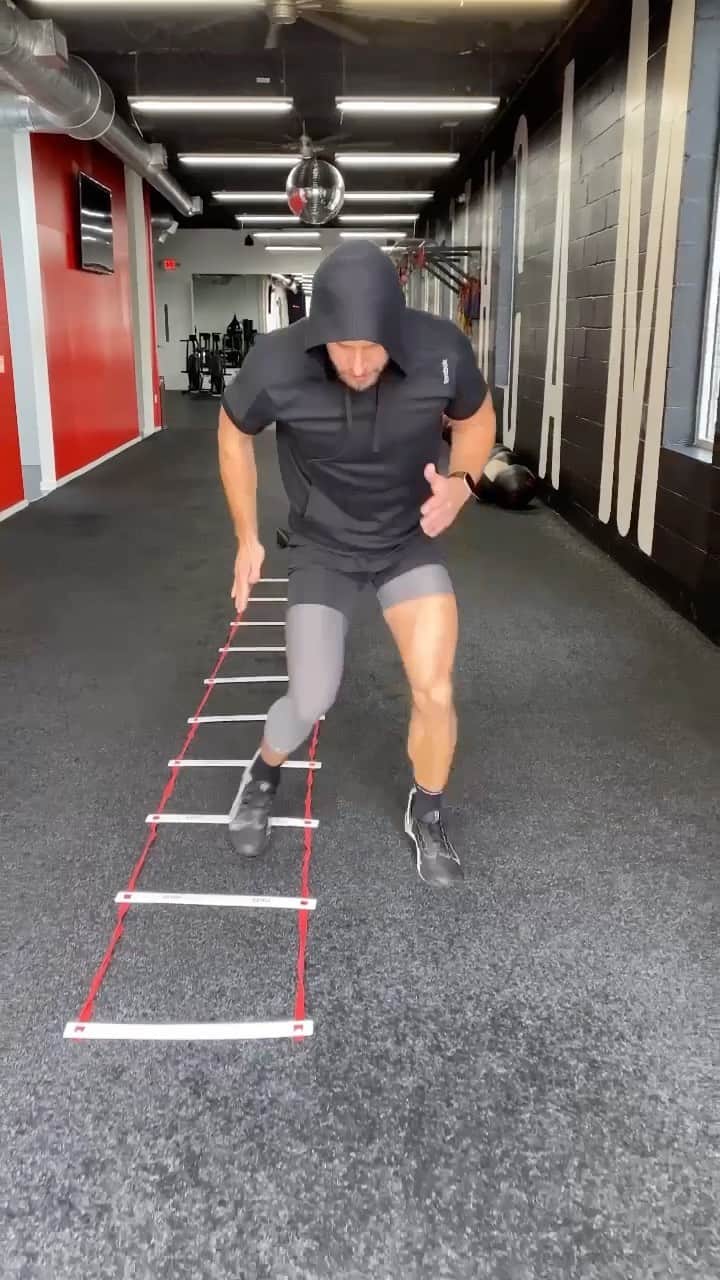 ショーン・ブースのインスタグラム：「Some moves from today’s @boothcampgym Saturday Special! Members were tasked w/ agility, explosiveness, HIIT, & strength for a well rounded way to wrap up Thanksgiving weekend 🦃  . 🚨Don’t forget to check out our Black Friday deals before they’re gone! . #BOOTHCAMPteam #groupfitness #personaltrainer #fitnessmotivation」