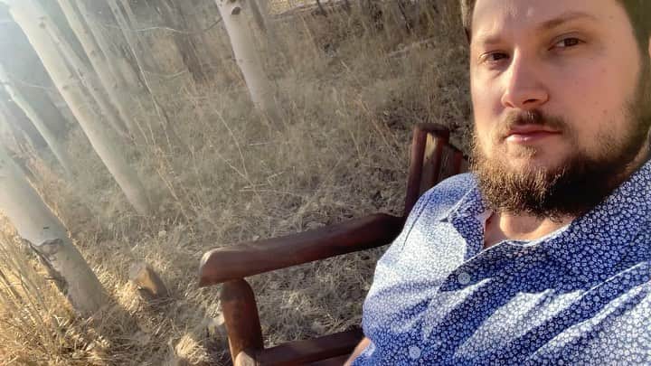 マット・マクゴリーのインスタグラム：「Throwback to my favorite reading and tea drinking spot in Tahoe. Stick around till the end for a special alternate ending from the Director’s cut.」