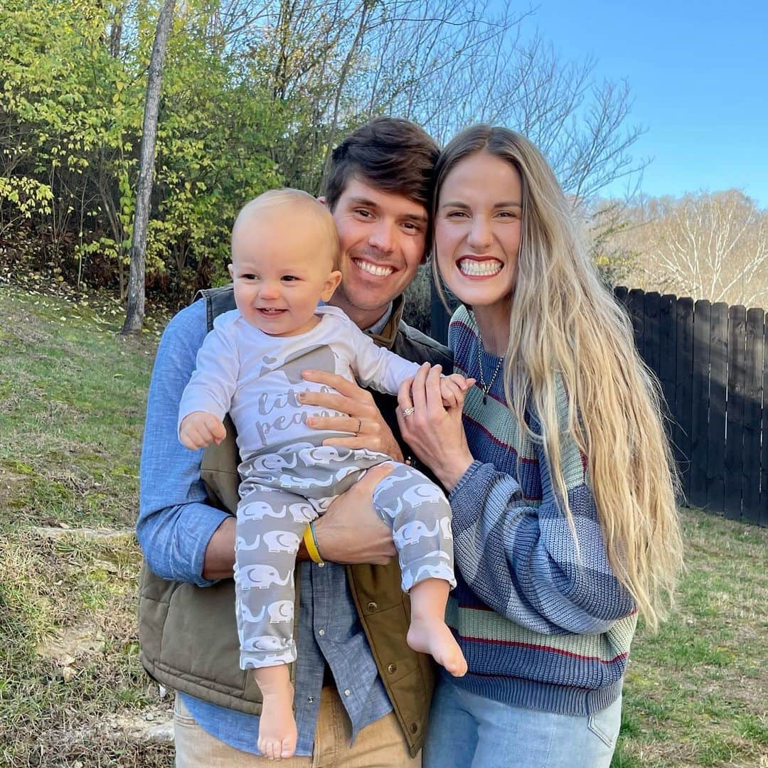 メリッサ・フランクリンのインスタグラム：「Our sweetest nephew turned ONE🎉🎂 It has been such a joy watching this smiley, bubbly, joyful little peanut grow, and to watch my brother and sister in law be the most amazing parents. We love you so much Kaden Johnson💙」