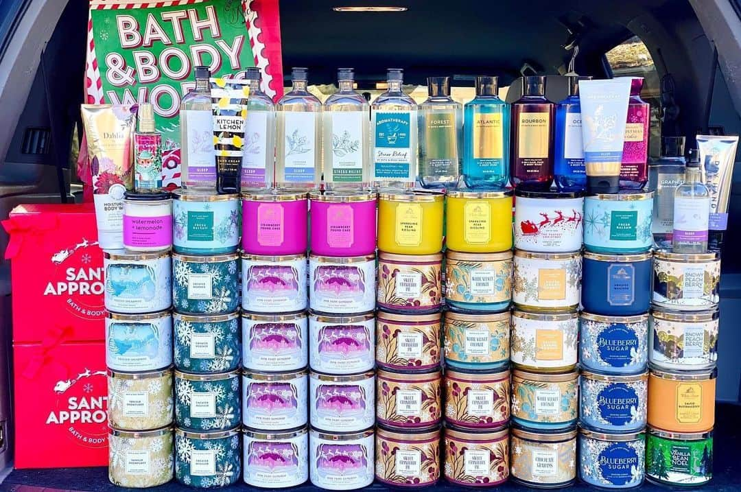 Bath & Body Worksさんのインスタグラム写真 - (Bath & Body WorksInstagram)「Leave a 🎁 if you’re checking all the gifts off your list during our Big Weekend Event!」11月29日 6時57分 - bathandbodyworks