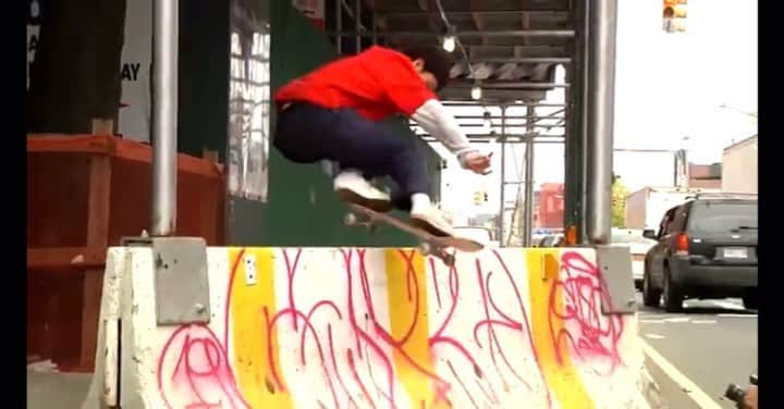 アレクシス・サブロン のインスタグラム：「😭😭 filmed by: @waylonboner  link in bio and up on  @thrashermag」