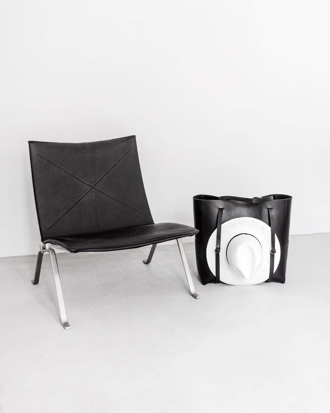 JanessaLeoneのインスタグラム：「DEMITRIA + BAG 02  #janessaleone」