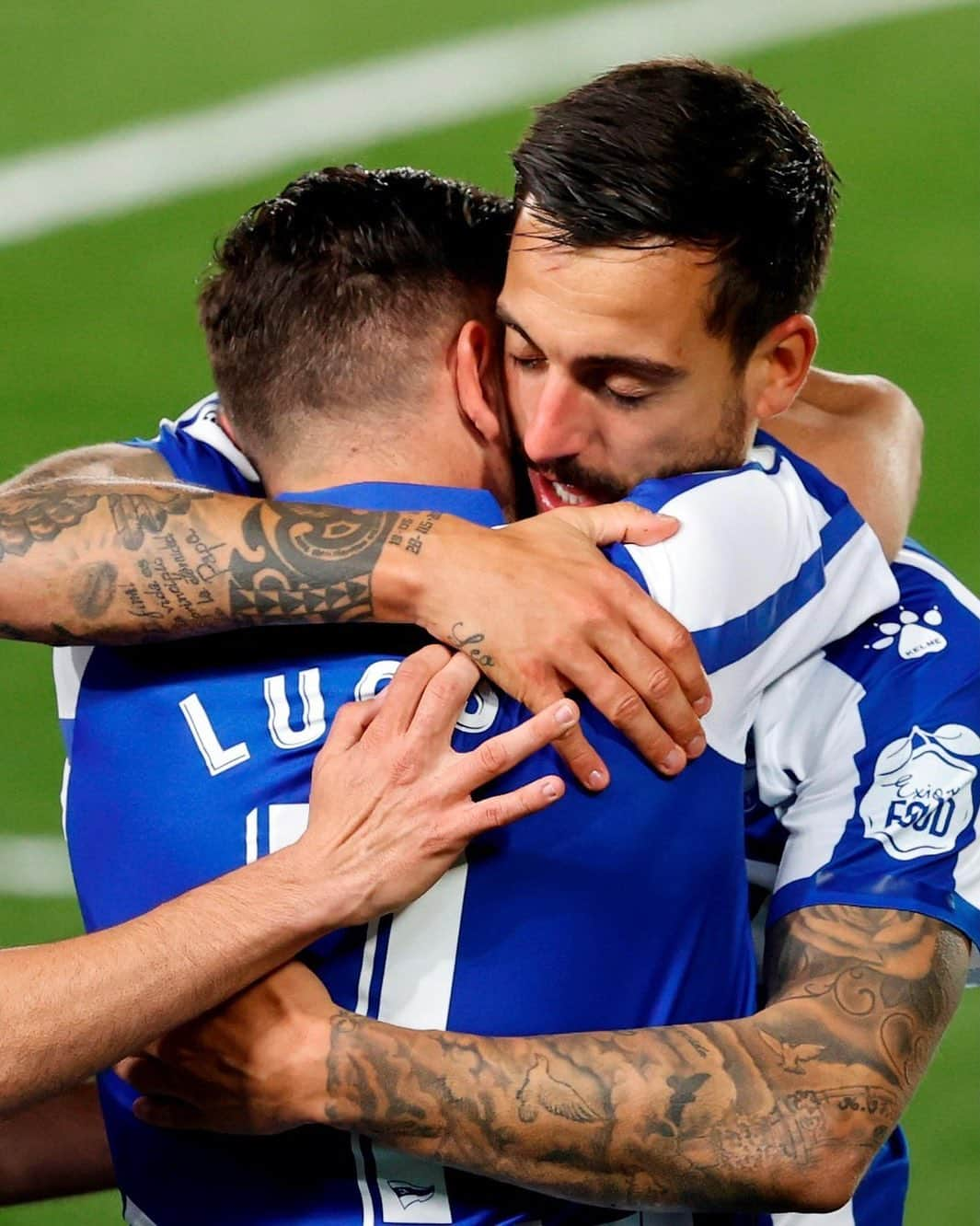 LFPさんのインスタグラム写真 - (LFPInstagram)「⚽️💙⚽️ @deportivoalaves' HEROES!  ⚽️💙⚽️ ¡Los HÉROES del #Alavés!  #RealMadridAlavés #Alavés #LucasPerez #Joselu #LaLiga #LaLigaSantander #Football #YouHaveToLiveIt #HayQueVivirla」11月29日 7時09分 - laliga