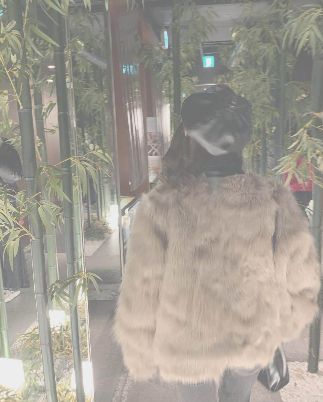 辻加純さんのインスタグラム写真 - (辻加純Instagram)「お買い物行ってきた〜(Ｕ>_<Ｕ)‪‪❤︎‬  おばさんは時の流れが早すぎてついてけないよ だって昨日ハロウィンだったじゃん（それはおそすぎ）  #冬コーデ  #冬服コーデ  #ギャル #ギャルコーデ #jc」11月29日 7時42分 - kyasmil_