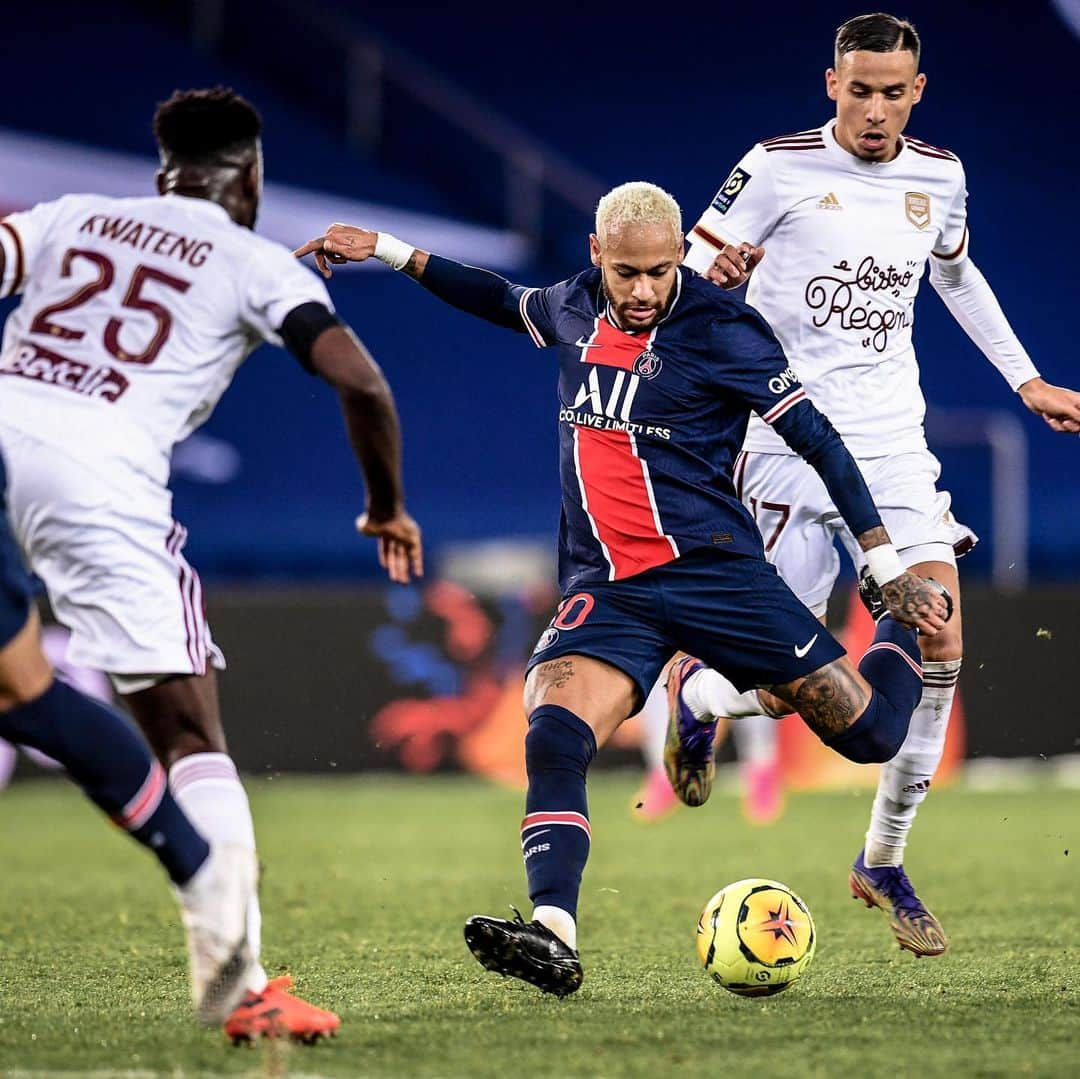 リーグ・アンさんのインスタグラム写真 - (リーグ・アンInstagram)「Les @girondins tiennent tête au @psg ! (2-2) . Bordeaux go toe to toe with PSG . #Paris #PSG #Bordeaux #FCGB #Ligue1UberEats」11月29日 7時38分 - ligue1ubereats