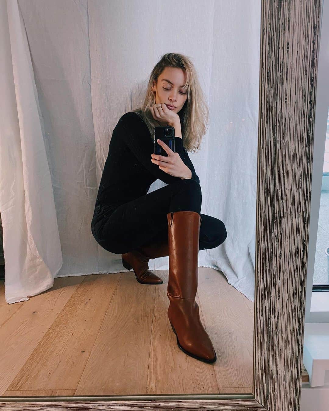 レイチェル・スカーステンのインスタグラム：「Giddyup 🐎」