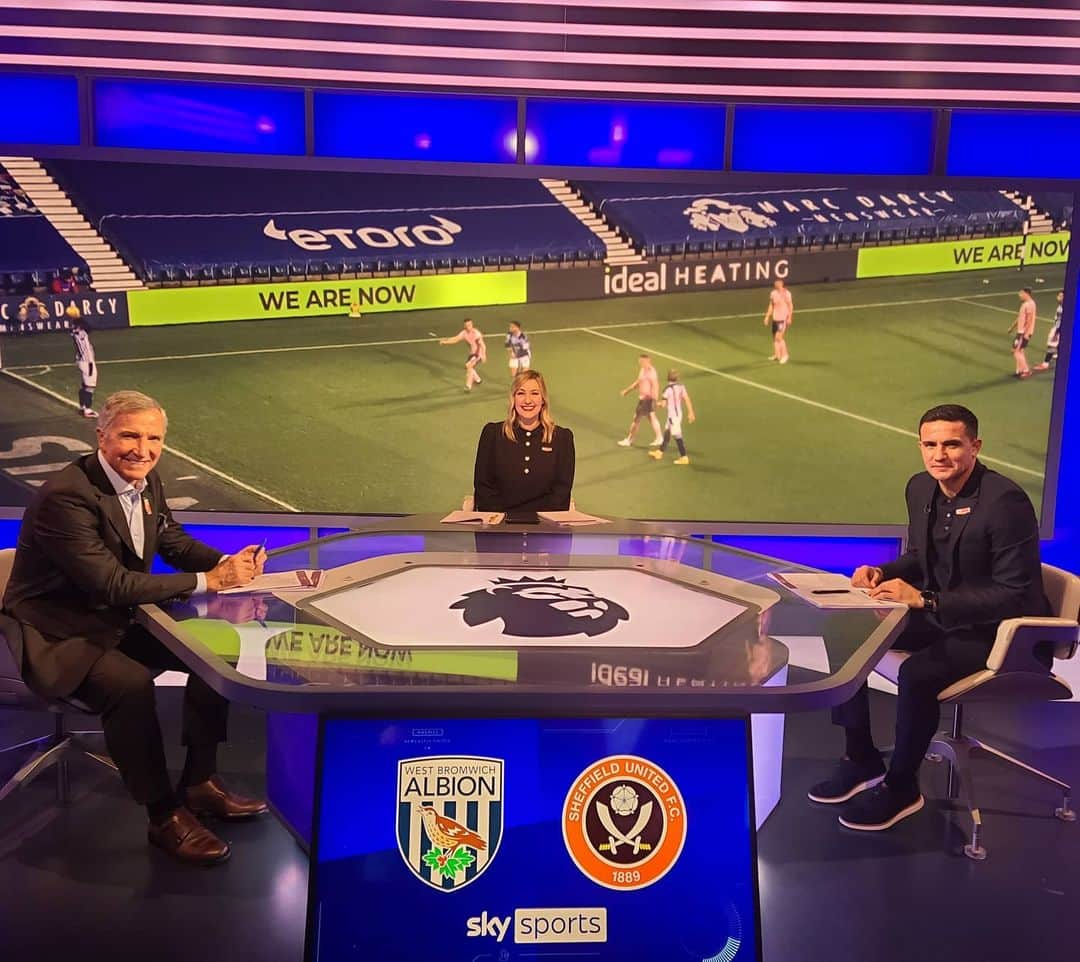 ティム・ケーヒルのインスタグラム：「That's a wrap 📺⚽ Saturday night football with @kellycates0 and Graeme Souness @skysports EVERTON 0 VS LEEDS UNITED 1 WEST BROM 1 VS SHEFFIELD UNITED 0」