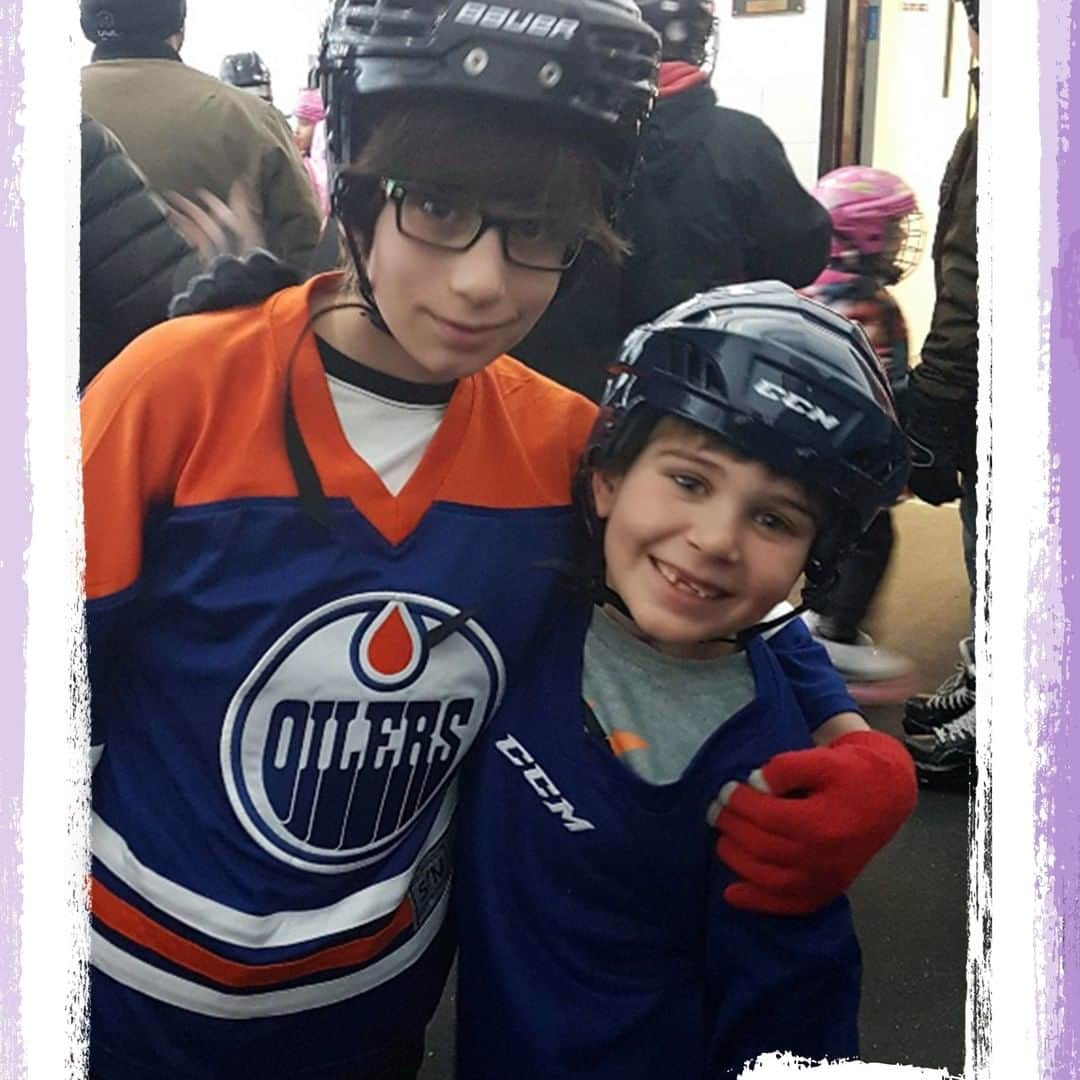 NHLさんのインスタグラム写真 - (NHLInstagram)「Emmitt Brosseau and his friends at Kids with Cancer (@kwcsyeg) are facing this fight together and the @edmontonoilers have his back! 💪 #HockeyFightsCancer  Join the fight by donating today at HockeyFightsCancer.com」11月29日 8時05分 - nhl