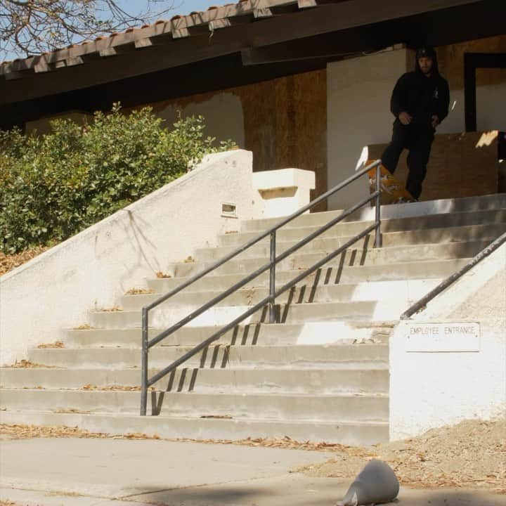 ケビン・ホーフラーのインスタグラム：「YESSSSS 😍 So Happy to be On it and Win the First Online Contest that I Ever Enter! Thanks To @urbanworldseries 💪🏽 #MadridUrbanSports #Skate #Skateboarding #Fun #Happy #Gold」