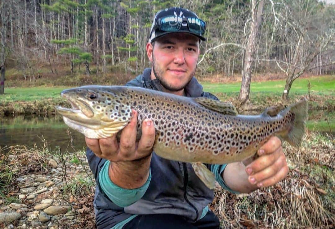 Filthy Anglers™さんのインスタグラム写真 - (Filthy Anglers™Instagram)「You know when something just doesn’t look right, that’s what we have here. Our buddy Cody @bass_assassin_12 is slowly becoming a trout assassin - I guess this is like seeing Tom Brady in a different uniform other than a Patriots one? Still hurts! Congrats on the catch Cody you are Certified Filthy www.filthyanglers.com #fishing #bassfishing #bigbass #nature #fish #outdoor #bigbass #naturephotography #trout #riverfishing #bigbass #bassfishing #teamfilthy #icefishing #hunting」11月29日 8時18分 - filthyanglers