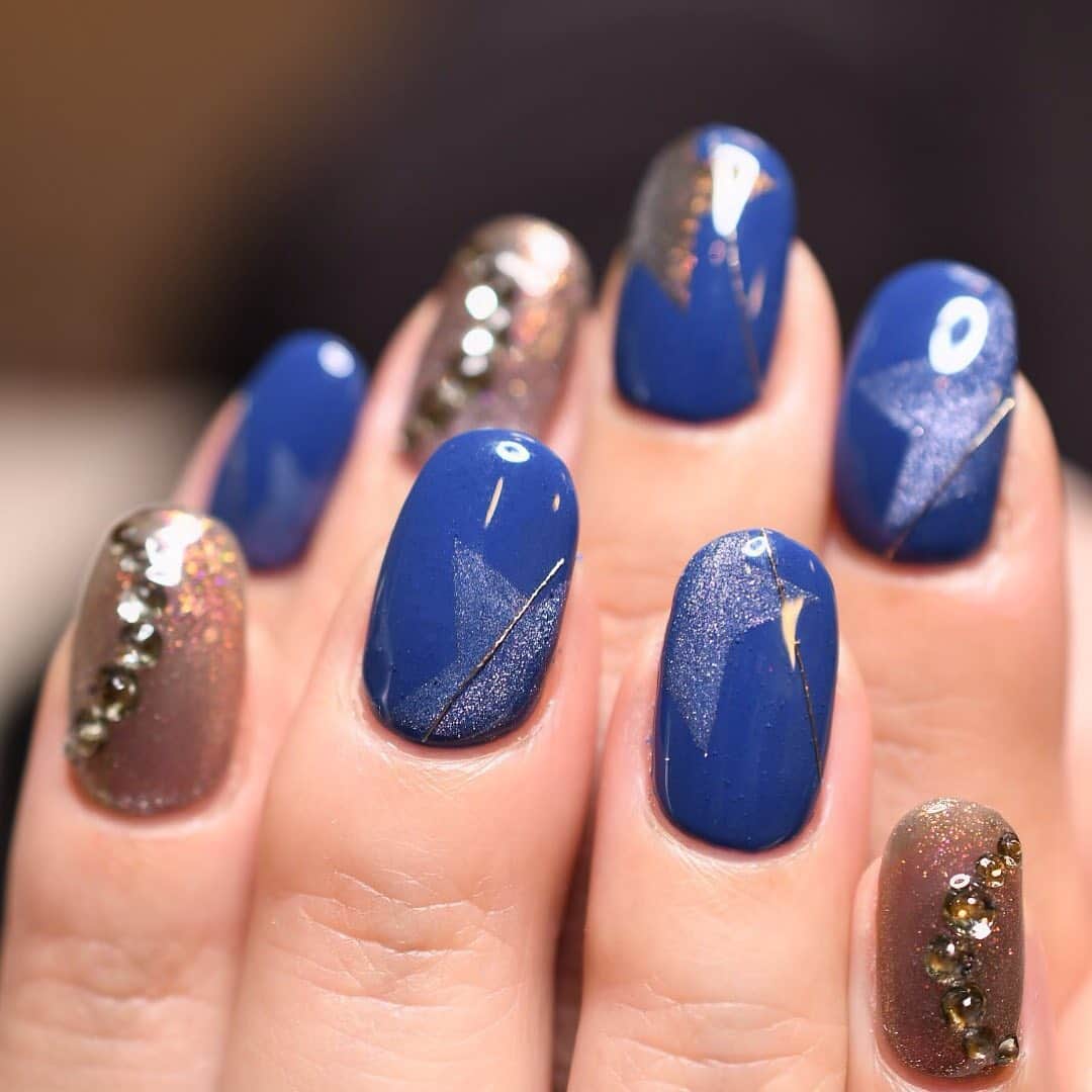 Yuka Maeda ::manicurelistのインスタグラム：「. . Salon data▼ ＝＝＝＝＝＝＝＝＝＝＝＝＝＝＝＝＝＝＝＝ . CADENAS -nail eyelash salon- ●Nail artist  @yuka.maeda  @yuki_cadenas ●eyelash　@cadenaseyelash  ゲストに愛と感動を…♡ . 【 LINE ＠cadenas 】 ご予約/お問い合わせはLINEよりお気軽に🤲 ▶︎▶︎#cadenasnail デザインアップしてます♡  price…★⭐︎Instagram特別キャンペーン中⭐︎★ . 「インスタ見たよ👀」と LINEからご予約で特別プライス7500円！！ . ※ご新規様限定 ※キャラクターや特殊なエレメント等のみ 別途料金いただく場合ございます🙇🏻‍♀️ . . price…初回8000円（オフ込み） access…大阪市北区堂山町16-1  中崎町駅  徒歩5分 /  梅田駅  徒歩6分 . tel… 06-4792-8617 ＝＝＝＝＝＝＝＝＝＝＝＝＝＝＝＝＝＝＝＝ . . .  #中崎町ネイルサロン #梅田ネイルサロン #大阪ネイルサロン #関西ネイルサロン #インスタネイル #instanails #instanail #トレンドネイル #ネイルサンプル #アートネイルデザイン  #ネイルブック #ネイビーネイル #ネイルチェンジ #今月のネイル #にゅーねいる #冬ネイル #スターネイル  #ネイル大好き #ホワイトネイル #ネイル部 #女子力向上委員会 #女子力 #女子力ネイル #ブルーネイル #スターギャラクシーネイル  #スターギャラクシー  #ナノソル #ナノソルcc  #ナノソル販売店大阪」