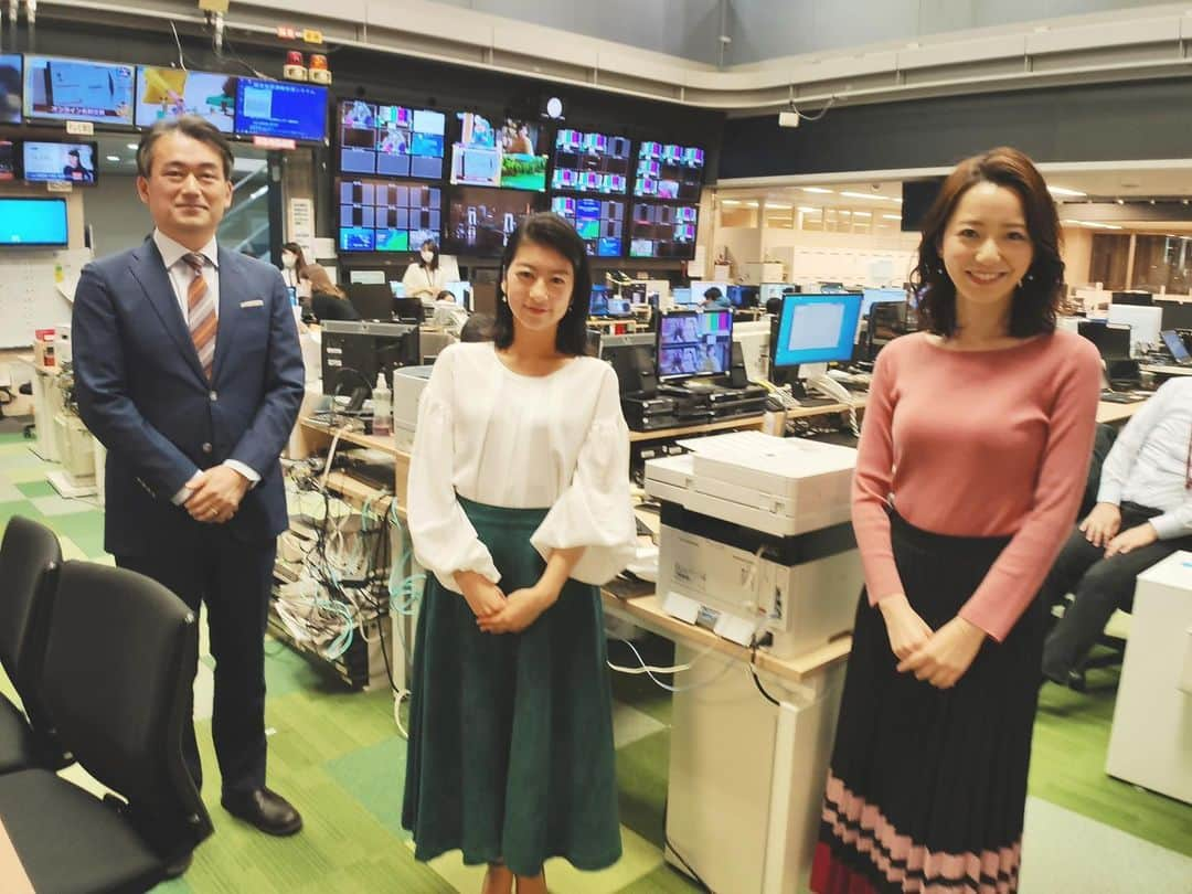 フジテレビ「プライムニュース イブニング」さんのインスタグラム写真 - (フジテレビ「プライムニュース イブニング」Instagram)「今月の都心は平年の６分の１程度しか雨が降ってないそうです。﻿ しばらくはカラカラ状態が続きそう…。加湿を心がけましょう。﻿ 放送をご覧頂いた皆さま、今日もありがとうございました。﻿  ﻿ ちなみに内田キャスター、今日のスカートがとってもお気に入り。﻿  ﻿  ﻿ 生野陽子﻿ @beatrice_fsf﻿  ﻿ 内田嶺衣奈﻿ @anayi_official﻿  ﻿ #生野陽子﻿ #内田嶺衣奈 @reina.uchida﻿ #奥寺健 @fujitv_announcer﻿ #永尾亜子 @ako_nagao﻿ #フジテレビ﻿ #アナウンサー﻿ #ニュース」11月29日 19時30分 - livenews_it