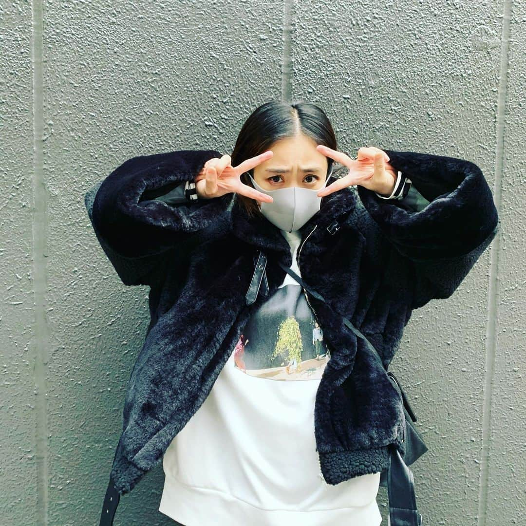 安達祐実さんのインスタグラム写真 - (安達祐実Instagram)「🤍🖤🤍 すぐふざける。」11月29日 19時30分 - _yumi_adachi