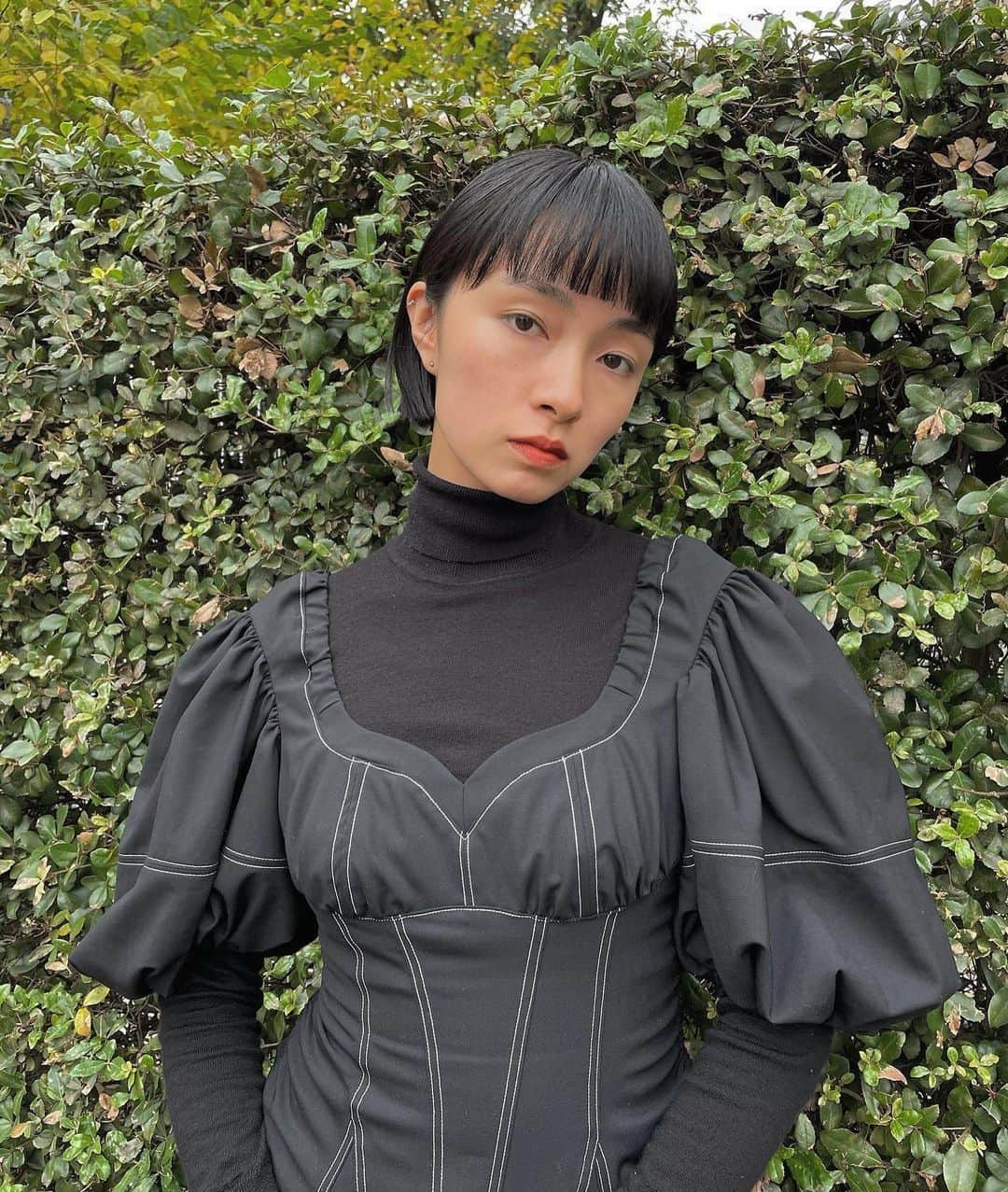 KAINO Yuのインスタグラム：「オーダーして届いていた @fetico_official のトップスやっとおろしました（今更） シルエットがほんとにかわいい、、！！安定のタートルネックに合わせてます。スリーブは柔らかいので上にコートも着れて最高です🧥🤍 #私服」