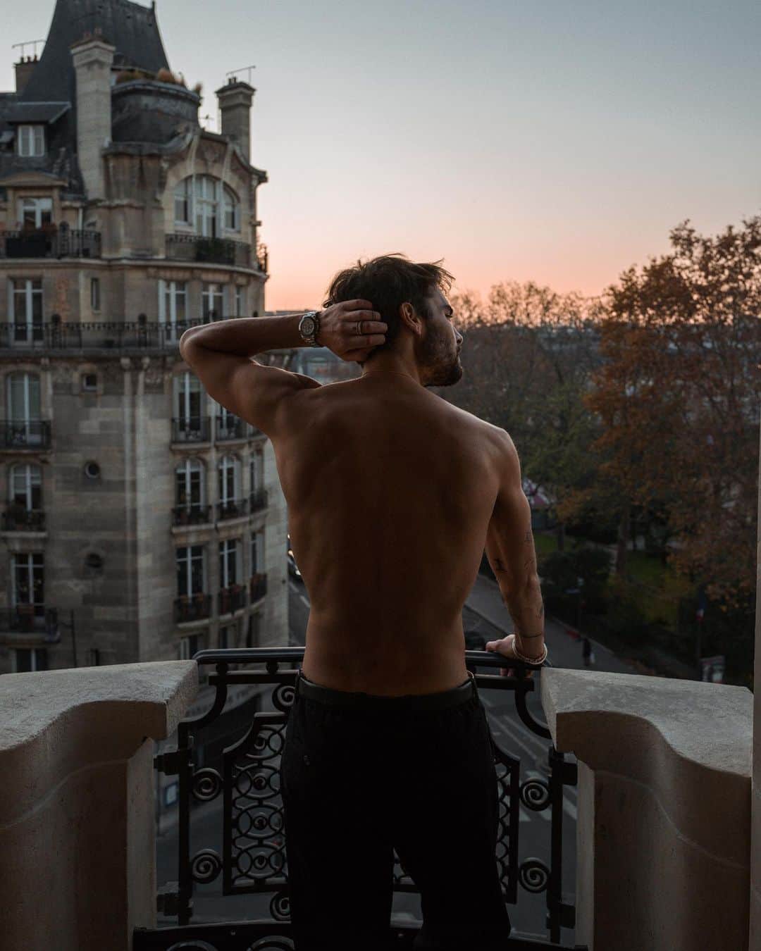 NICOLAS SIMOESのインスタグラム：「What a way to wake up... 🌅🍁 @hotellutetia」