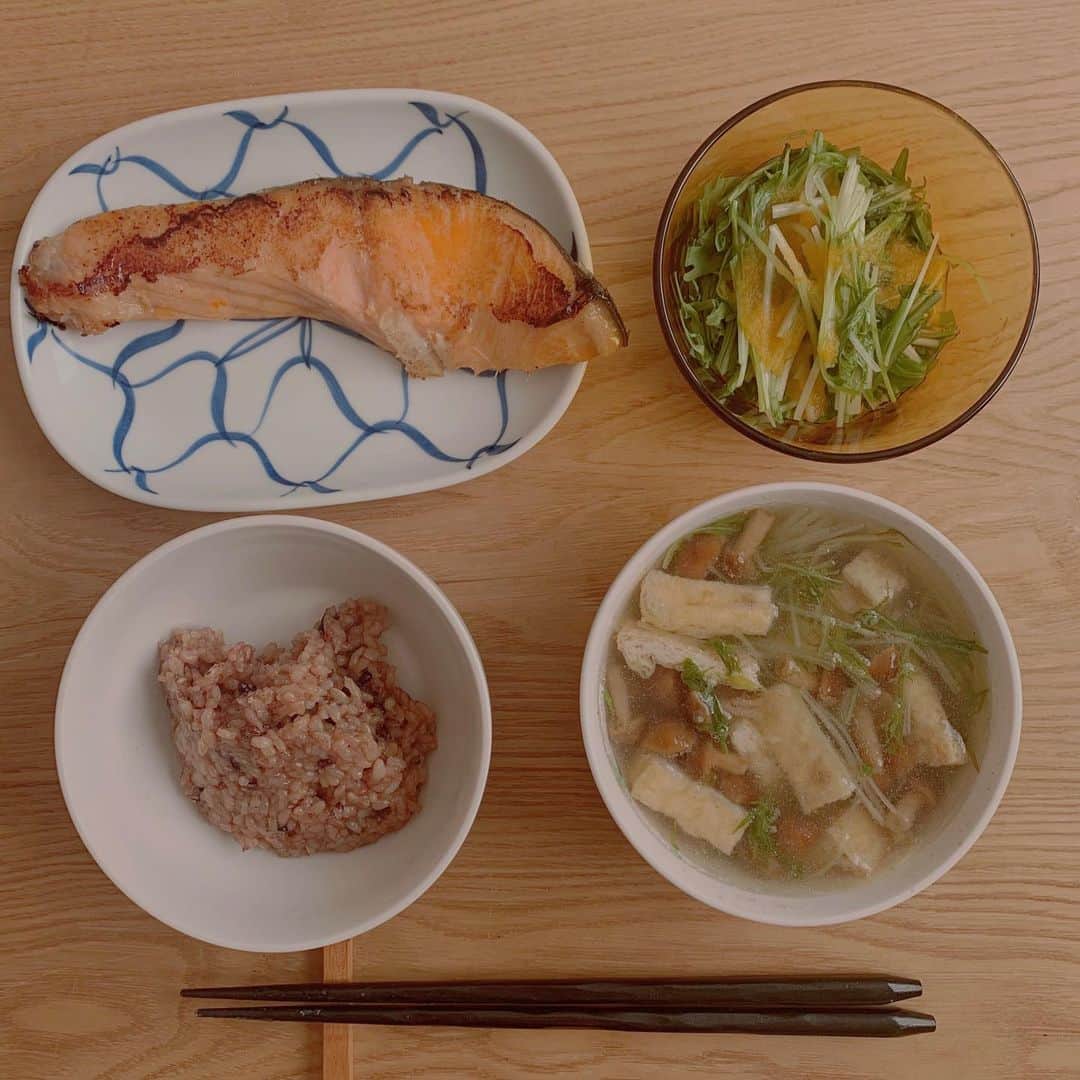 大友花恋さんのインスタグラム写真 - (大友花恋Instagram)「久しぶりに作りました。 寒くて、腹ペコだったので、簡単にスープ。お野菜たっぷり入れました。 2枚目は、いつの日か作ったけどあげてなかったなって定食。」11月29日 18時11分 - karen_otomo